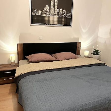 Cute Apartment In The Old Town Bratislava Exteriör bild